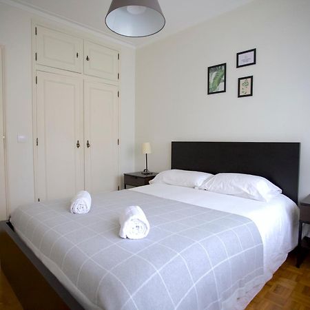 Downtown 3 Bedroom With Balcony - Quiet Street - Family Friendly - Groups بورتو المظهر الخارجي الصورة