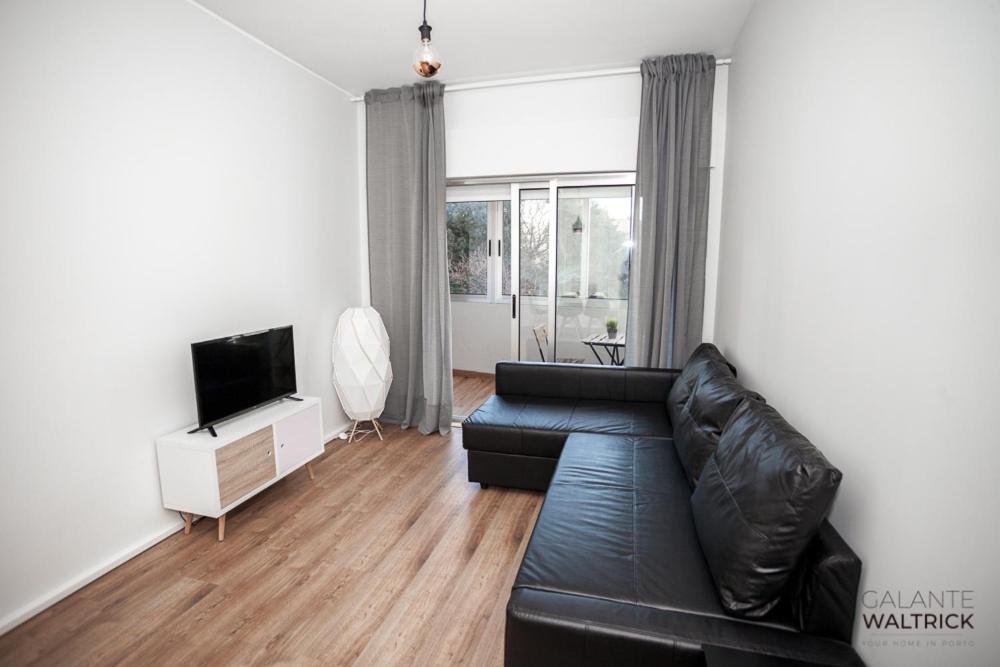 Downtown 3 Bedroom With Balcony - Quiet Street - Family Friendly - Groups بورتو المظهر الخارجي الصورة