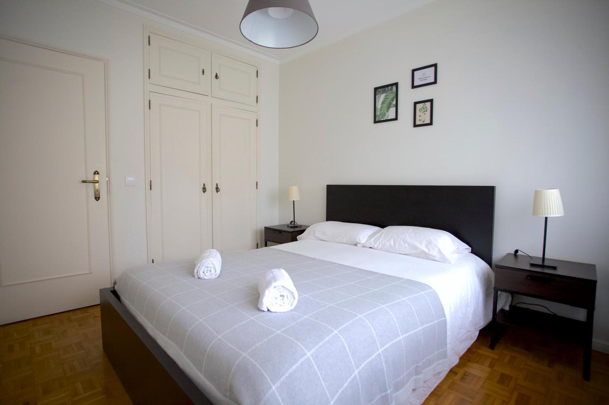 Downtown 3 Bedroom With Balcony - Quiet Street - Family Friendly - Groups بورتو المظهر الخارجي الصورة