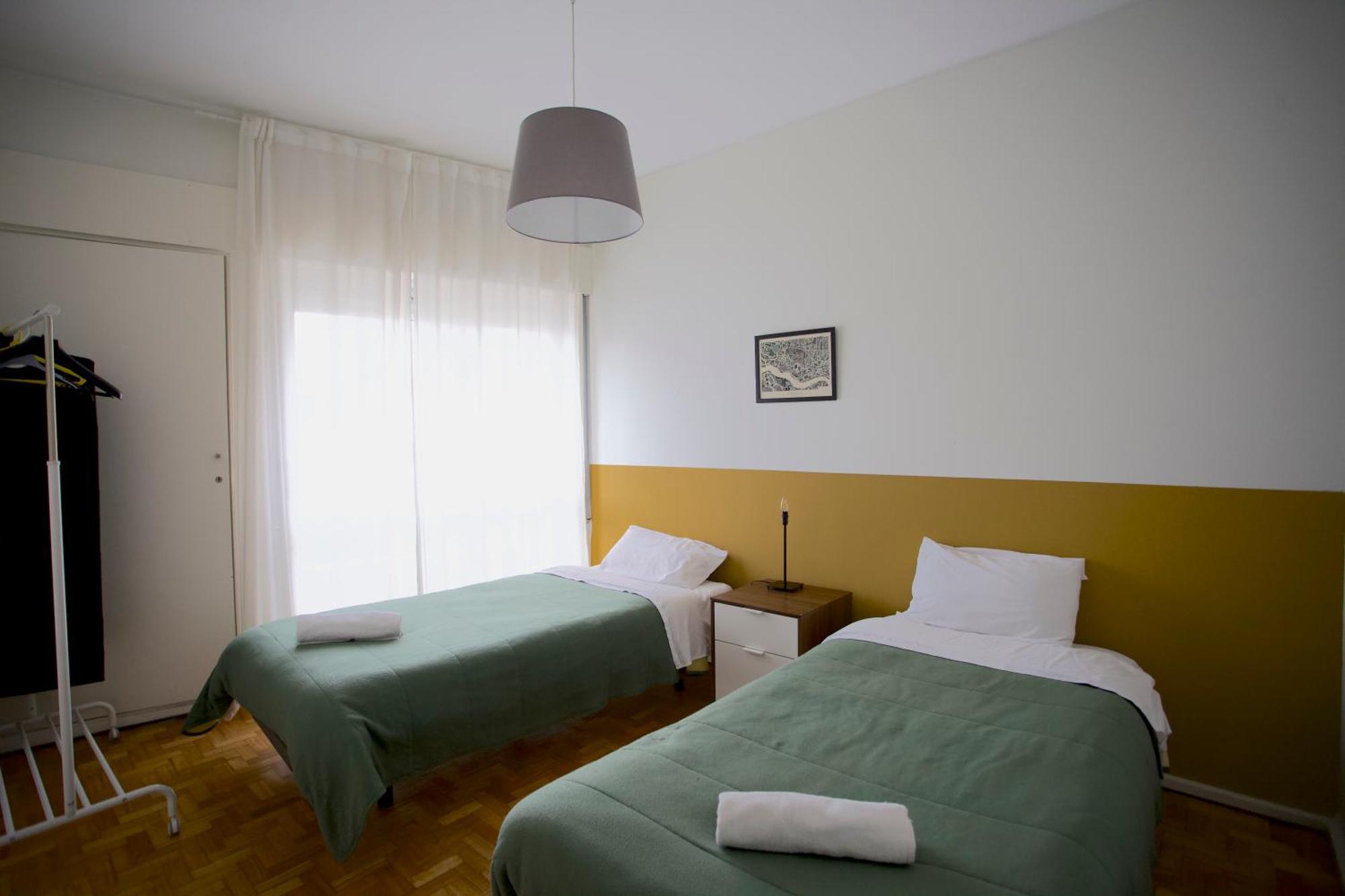 Downtown 3 Bedroom With Balcony - Quiet Street - Family Friendly - Groups بورتو المظهر الخارجي الصورة