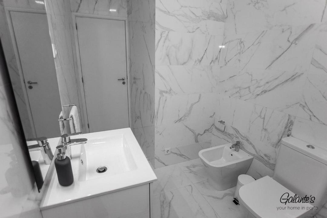 Downtown 3 Bedroom With Balcony - Quiet Street - Family Friendly - Groups بورتو المظهر الخارجي الصورة