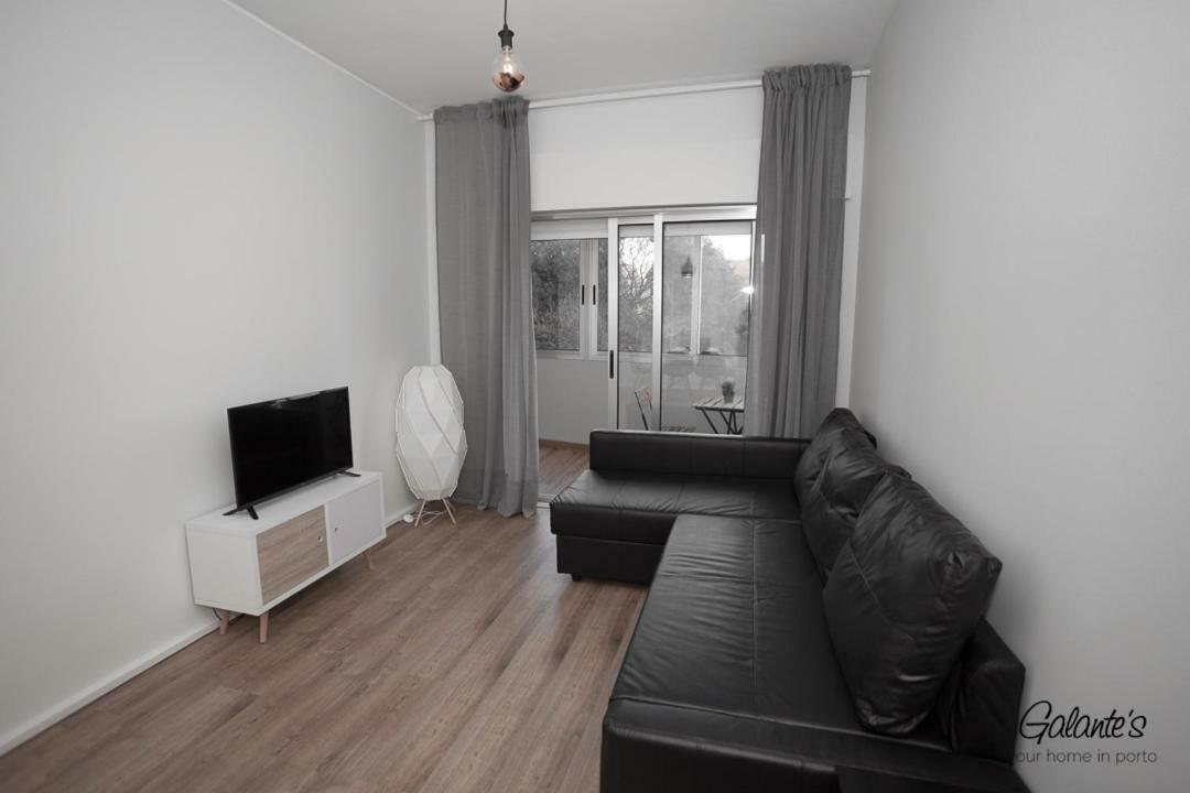 Downtown 3 Bedroom With Balcony - Quiet Street - Family Friendly - Groups بورتو المظهر الخارجي الصورة