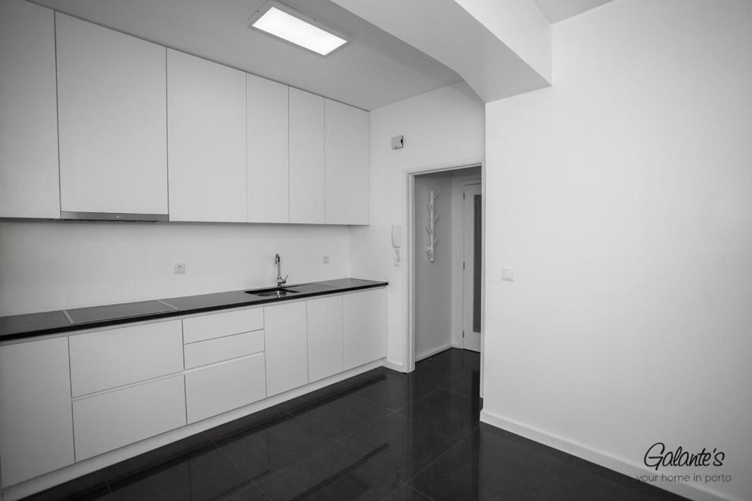 Downtown 3 Bedroom With Balcony - Quiet Street - Family Friendly - Groups بورتو المظهر الخارجي الصورة
