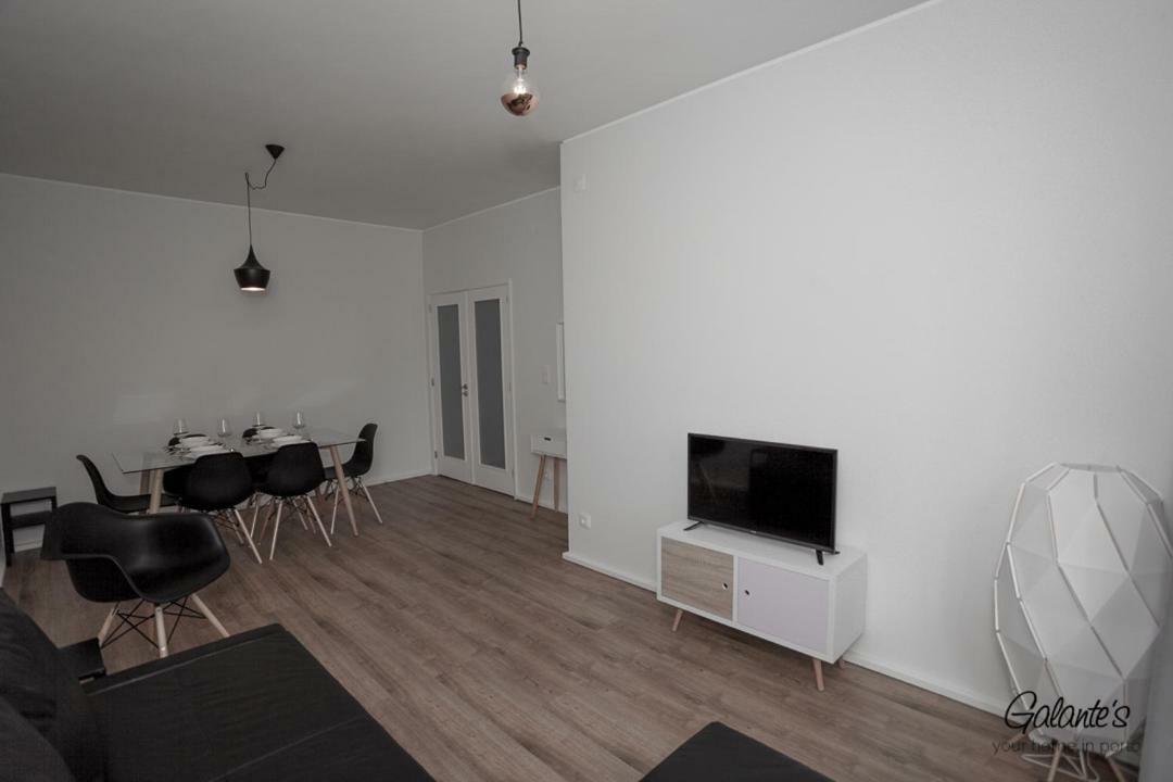 Downtown 3 Bedroom With Balcony - Quiet Street - Family Friendly - Groups بورتو المظهر الخارجي الصورة