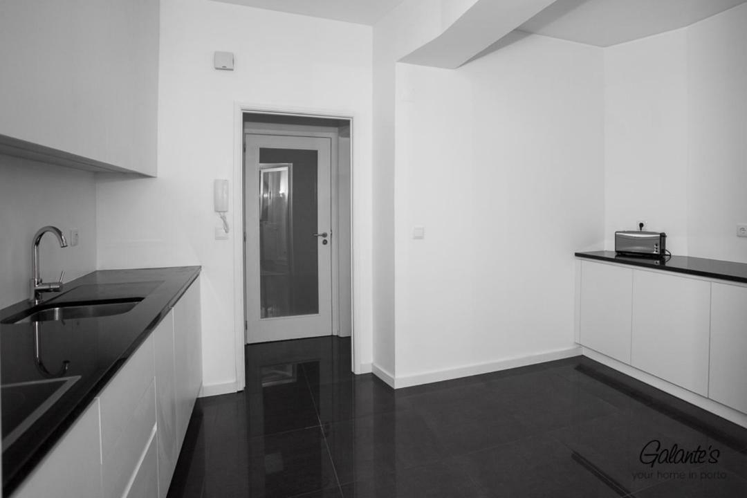 Downtown 3 Bedroom With Balcony - Quiet Street - Family Friendly - Groups بورتو المظهر الخارجي الصورة